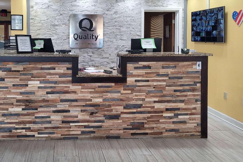 호텔 Quality Inn