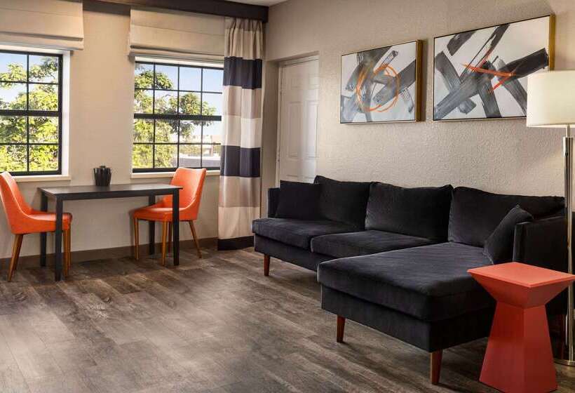 هتل Ramada By Wyndham Albuquerque Airport