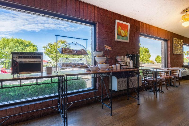 هتل Ramada By Wyndham Albuquerque Airport