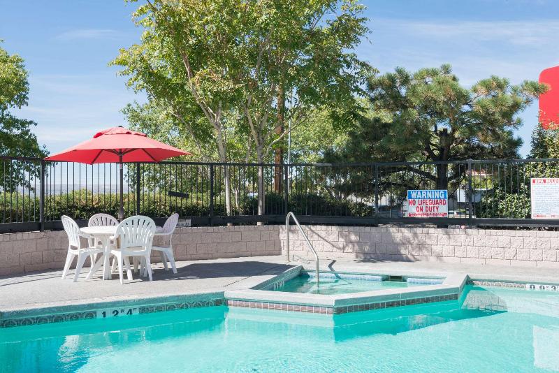 هتل Ramada By Wyndham Albuquerque Airport