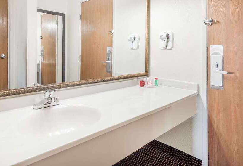 فندق Ramada By Wyndham Columbia
