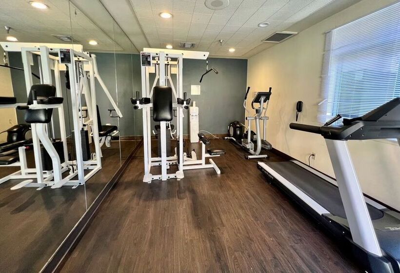 هتل Ramada Suites By Wyndham San Diego