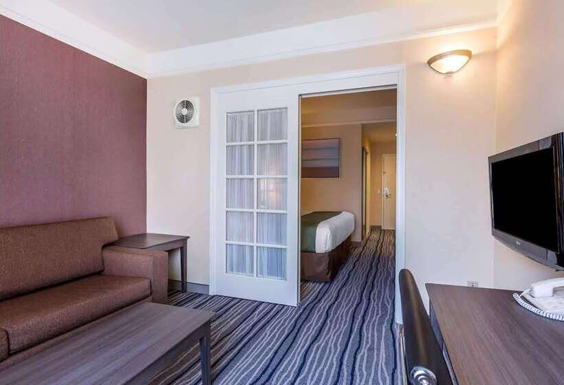 هتل Ramada Suites By Wyndham San Diego