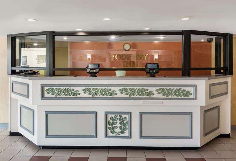 호텔 Rodeway Inn At Fort Lee
