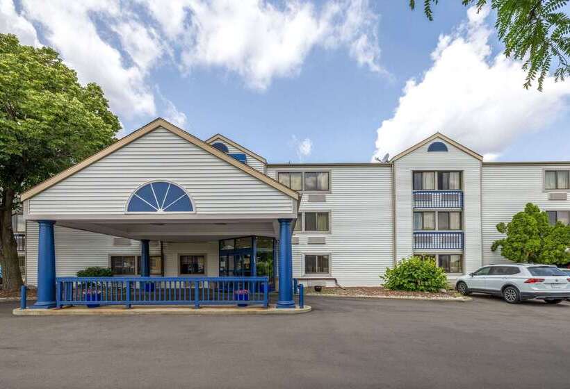 בית מלון כפרי Travelodge By Wyndham Brooklyn Center
