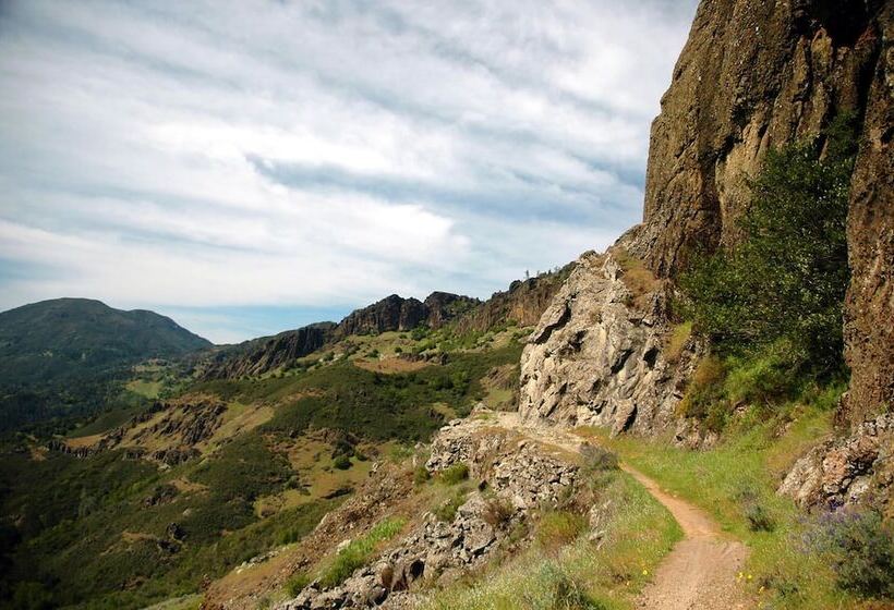 Upvalley Inn & Hot Springs, Ascend Hotel Collection