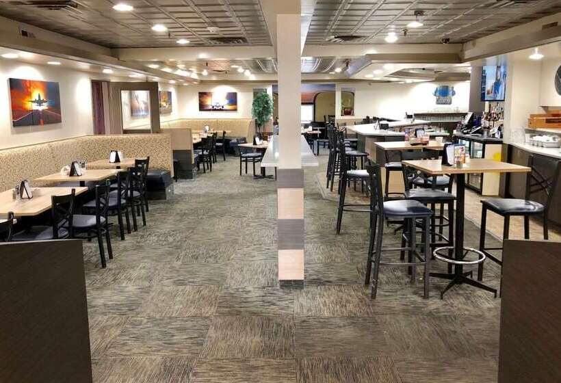 هتل Wingate By Wyndham Detroit Metro Airport