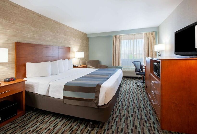 هتل Wingate By Wyndham Detroit Metro Airport