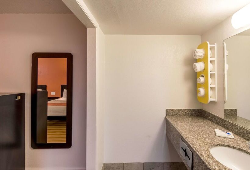 فندق على الطريق Whitten Inn