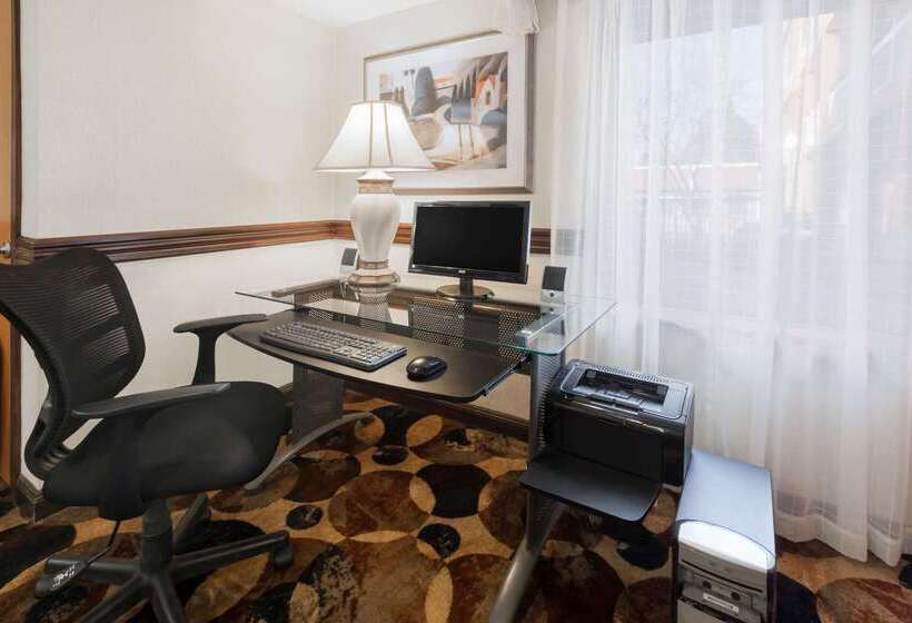 酒店 Hometowne Studios By Red Roof Auburn Hills