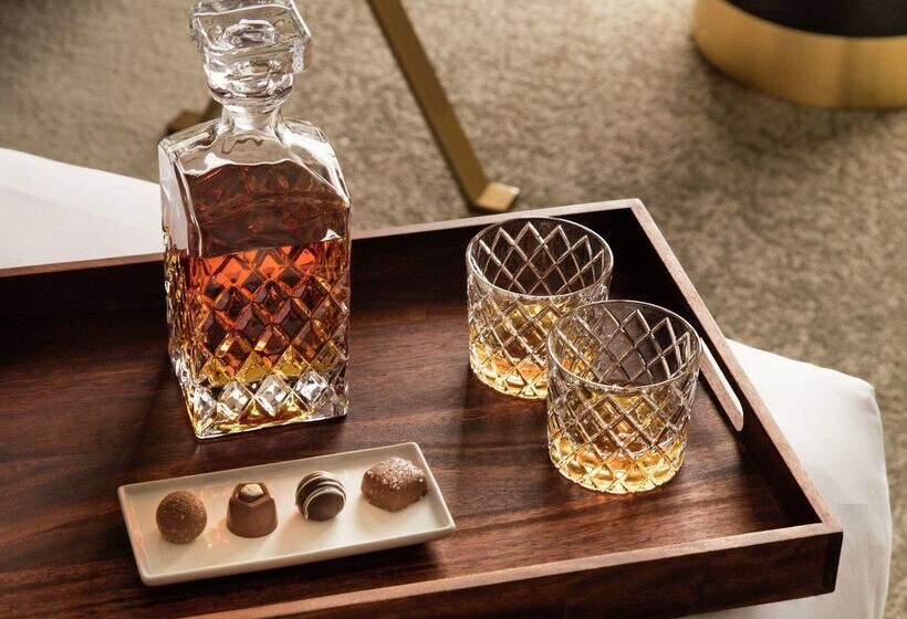 هتل C. Baldwin, Curio Collection By Hilton