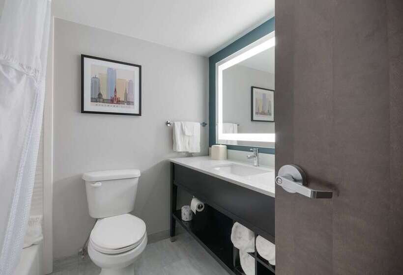 فندق Clarion Pointe Okc Airport