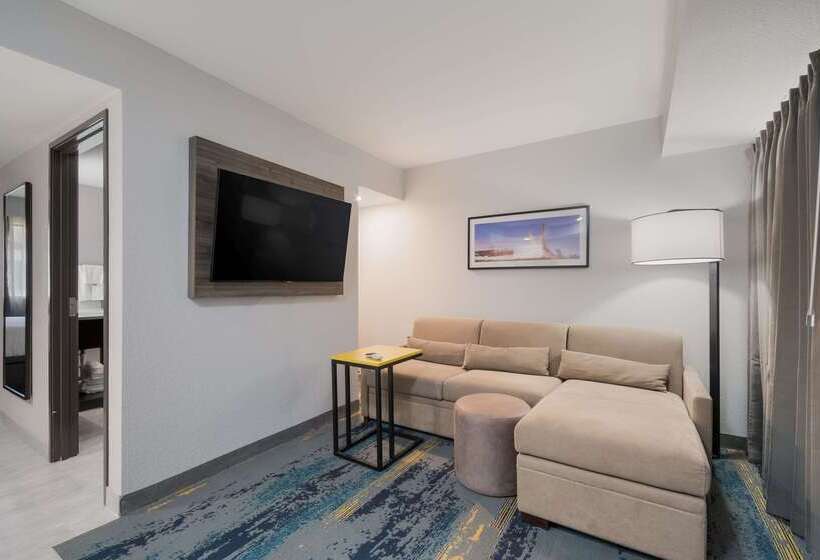 فندق Clarion Pointe Okc Airport