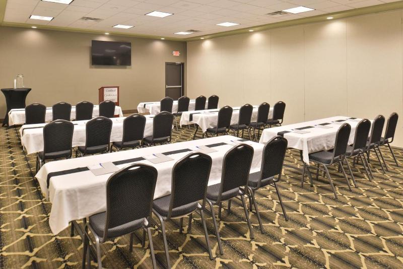 هتل Cottonwood Inn And Conference Center