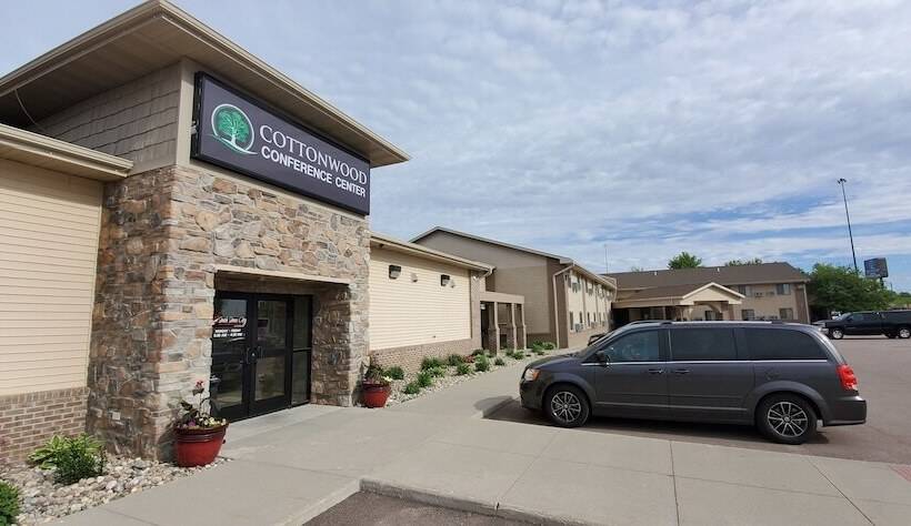 هتل Cottonwood Inn And Conference Center