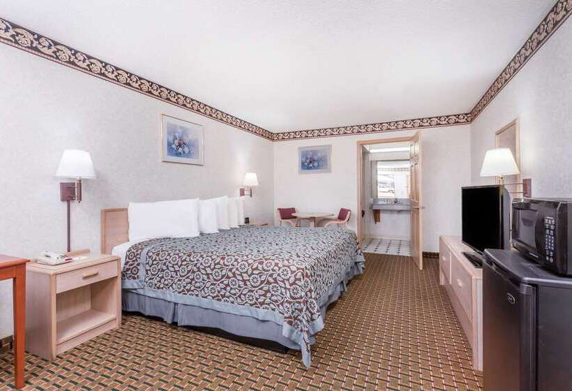 هتل Days Inn By Wyndham Byron