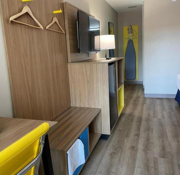 فندق Days Inn By Wyndham Florence Near Civic Center