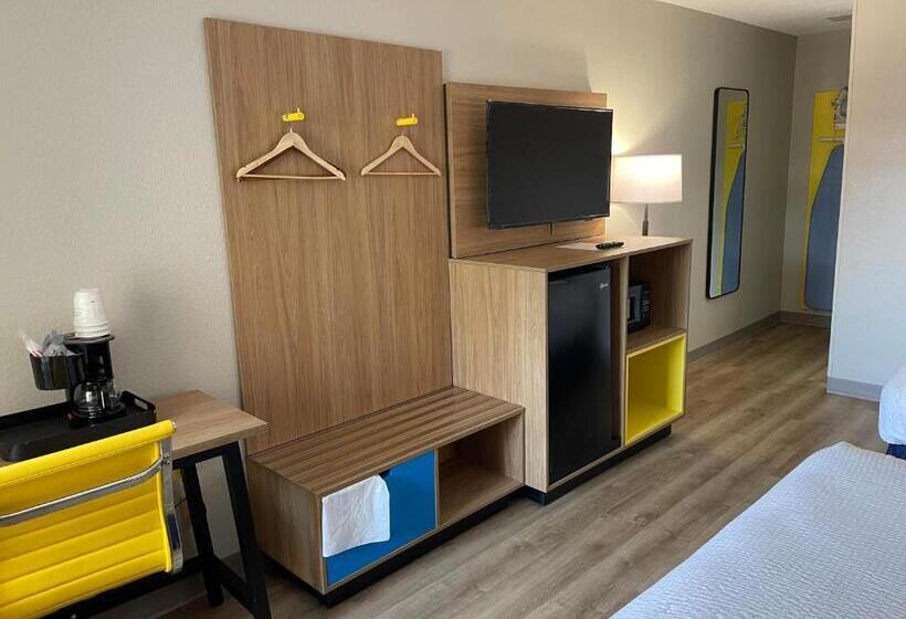فندق Days Inn By Wyndham Florence Near Civic Center