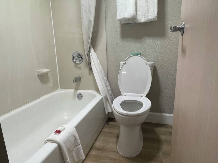 فندق Days Inn By Wyndham Florence Near Civic Center