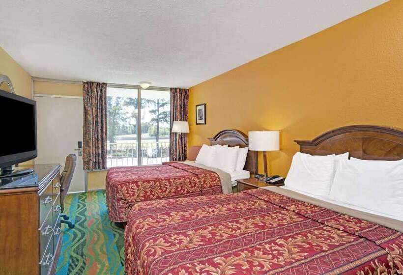 هتل Days Inn By Wyndham Norfolk Military Circle