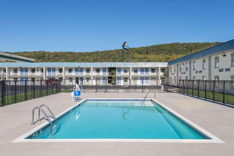 هتل Days Inn By Wyndham Roanoke Near I81