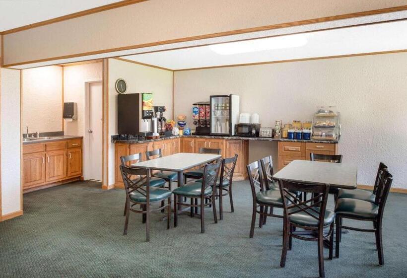 酒店 Days Inn By Wyndham Salem, Il