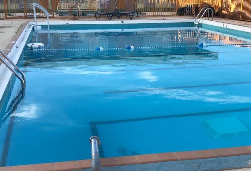 酒店 Days Inn By Wyndham Salem, Il