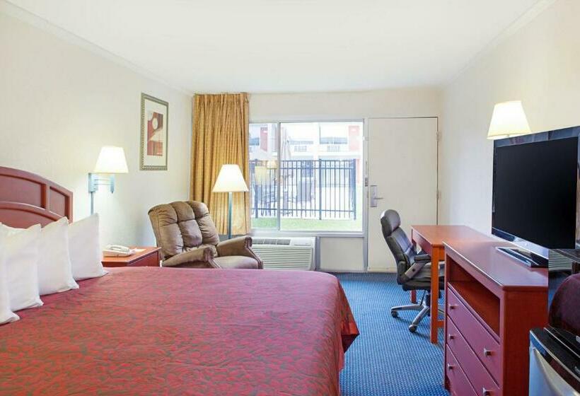 בית מלון כפרי Days Inn By Wyndham Tallahasseegovernment Center
