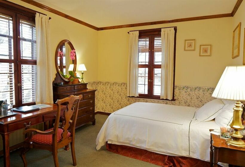 Отель Deer Path Inn