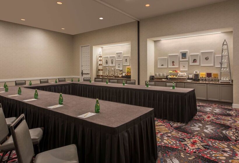בית מלון כפרי Doubletree By Hilton Austin
