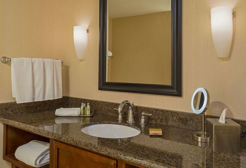 בית מלון כפרי Doubletree By Hilton Austin