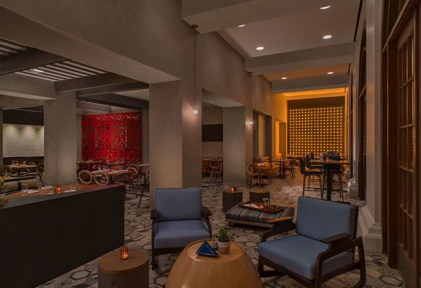 בית מלון כפרי Doubletree By Hilton Austin