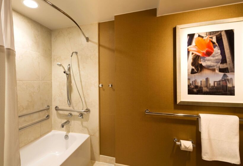 هتل Doubletree By Hilton Dallascampbell Centre