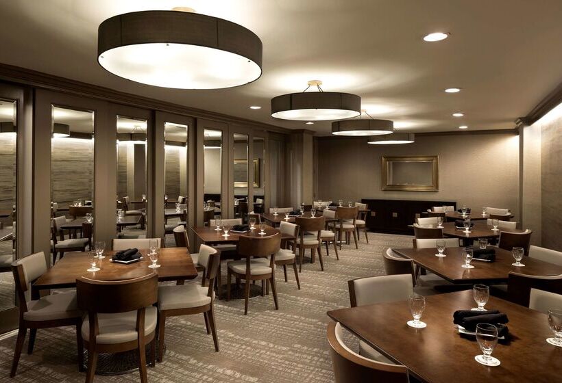 هتل Doubletree By Hilton Dallascampbell Centre