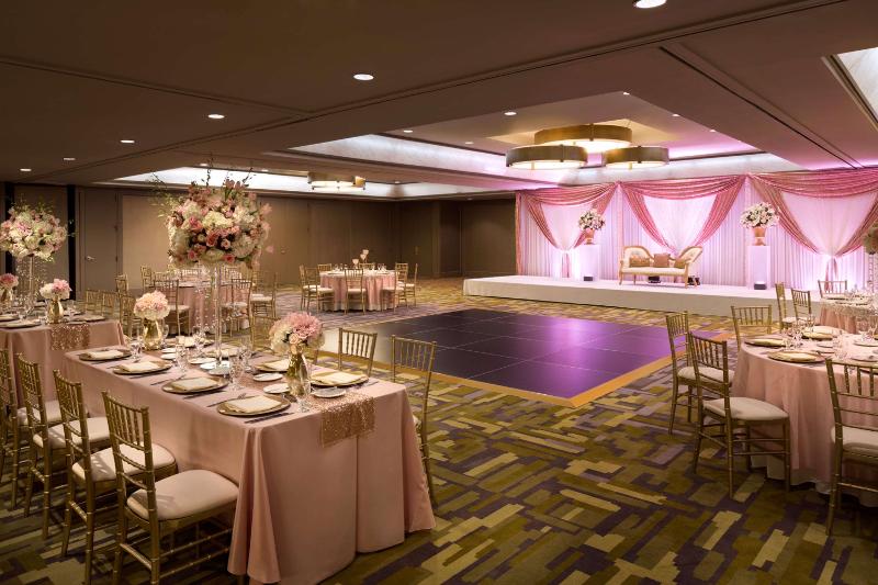 هتل Doubletree By Hilton Dallascampbell Centre