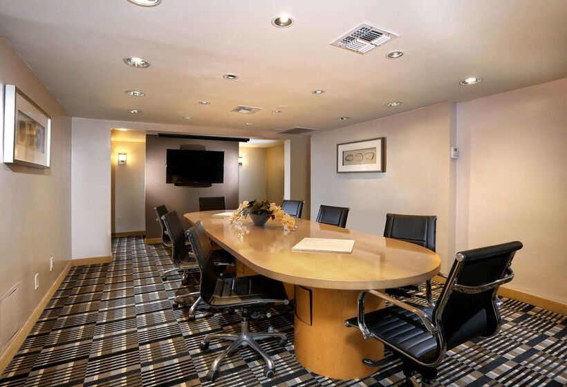 בית מלון כפרי Doubletree Suites By Hilton Tucson Airport