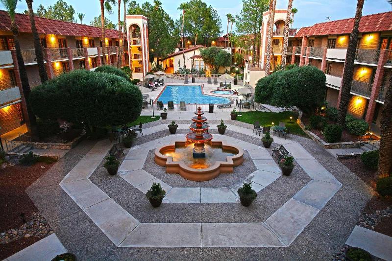 בית מלון כפרי Doubletree Suites By Hilton Tucson Airport
