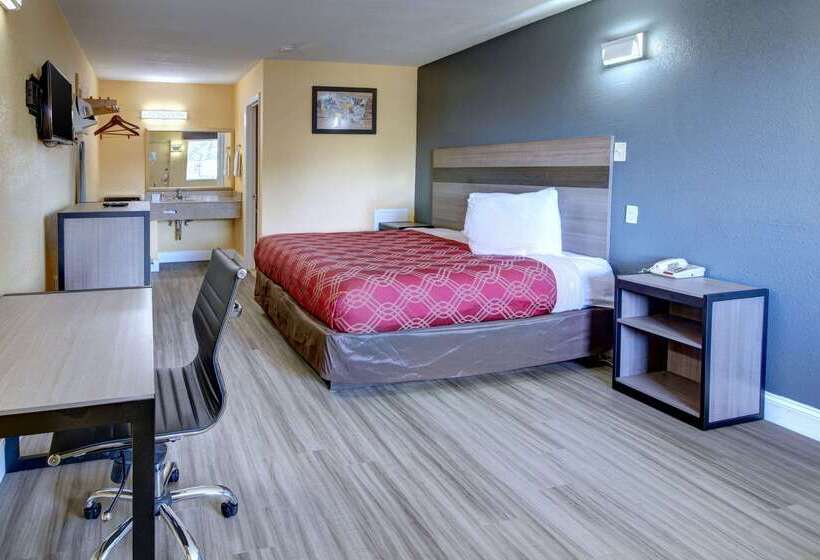 هتل Econo Lodge At Military Circle