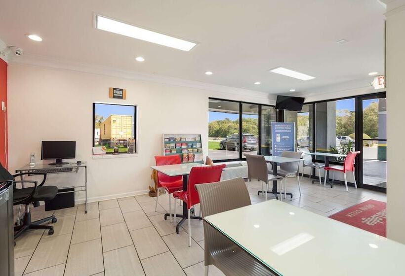 فندق Econo Lodge