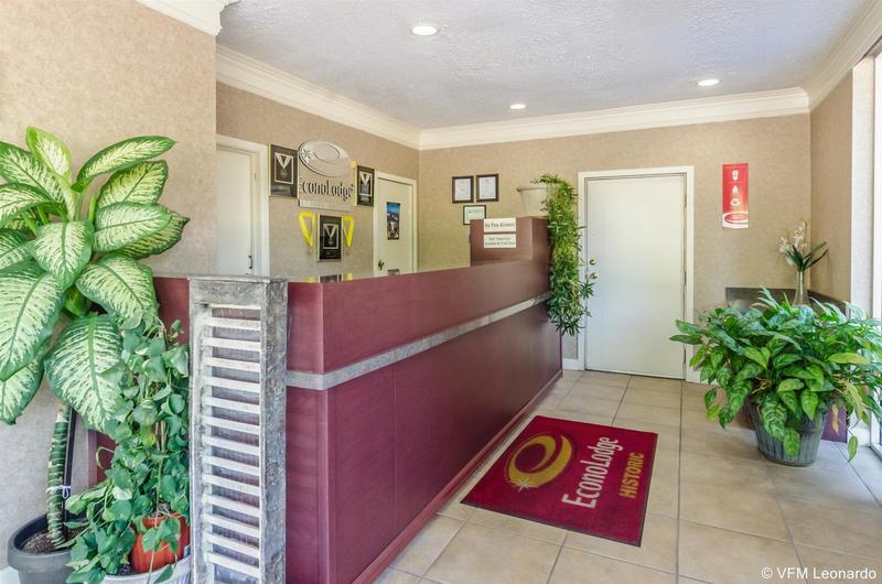 هتل Econo Lodge Historic Area