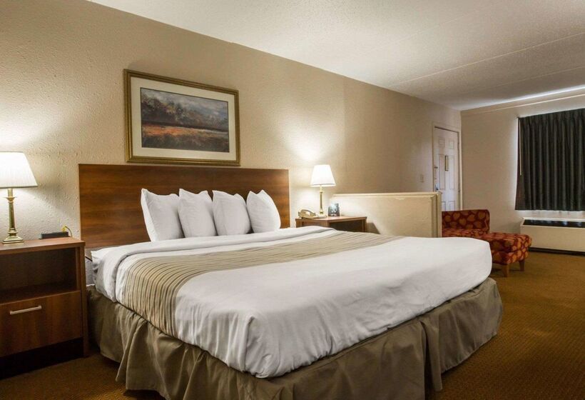 هتل Econo Lodge Inn & Suites At Fort Moore