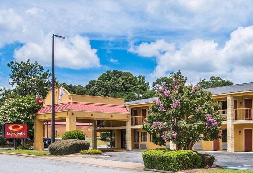 هتل Econo Lodge Inn & Suites At Fort Moore