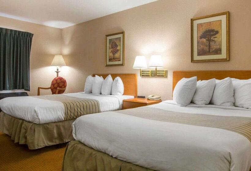 هتل Econo Lodge Inn & Suites At Fort Moore