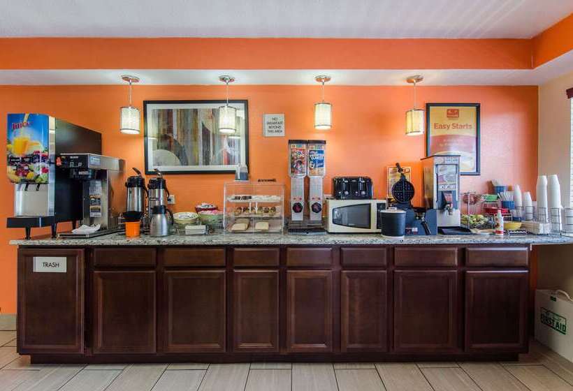 Отель Econo Lodge Near Motor Speedway