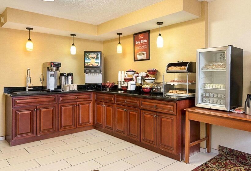 בית מלון כפרי Econo Lodge Near Quantico Marine Base