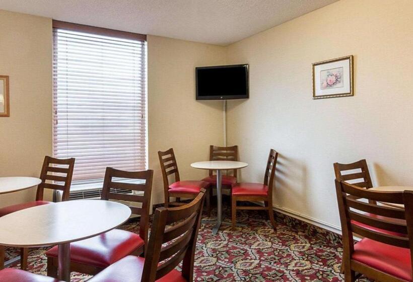 בית מלון כפרי Econo Lodge Near Quantico Marine Base