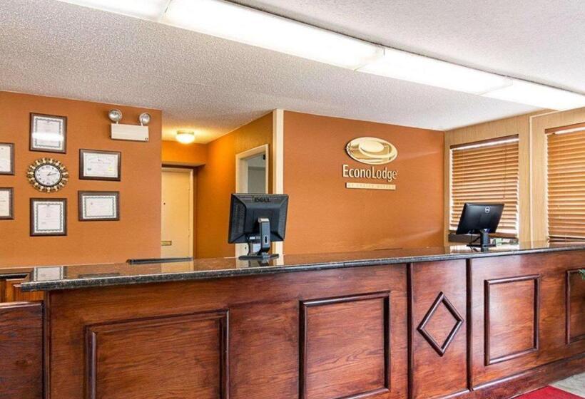 בית מלון כפרי Econo Lodge Near Quantico Marine Base