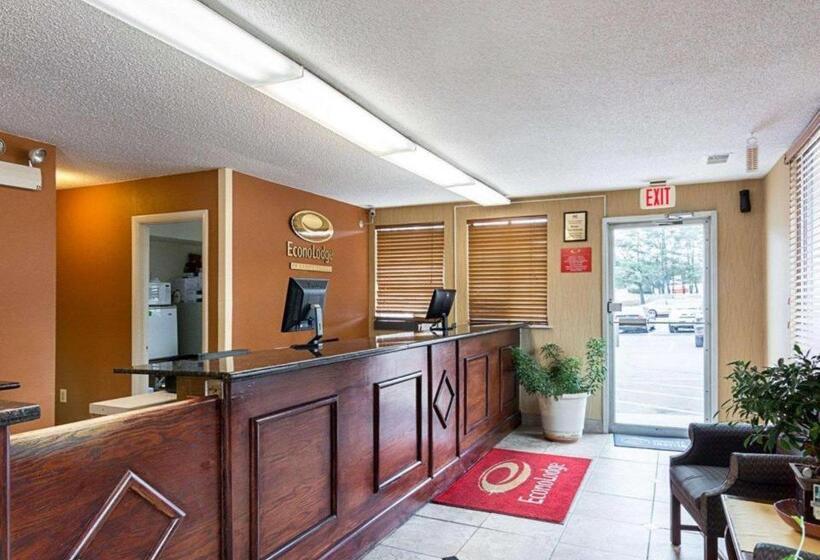 בית מלון כפרי Econo Lodge Near Quantico Marine Base