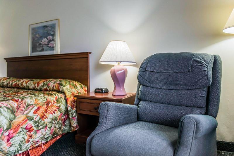 فندق Econo Lodge North