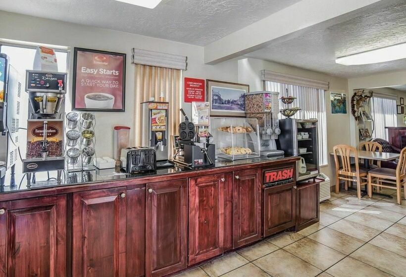 בית מלון כפרי Econo Lodge Downtown